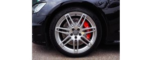 奧迪A6剎車升級前置brembo V6配380孔盤后輪升級370孔盤！